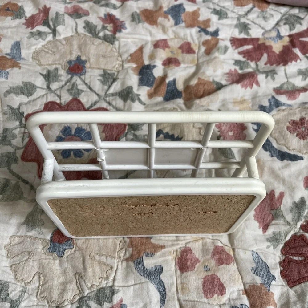 VTG Yaffa Catch-All Mini Office Organizer White Wall Stand Mail Pin Cork Board